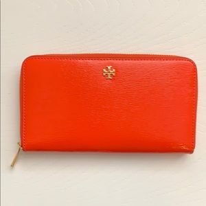 Tory Burch Robinson Patent Zip Continental Wallet
